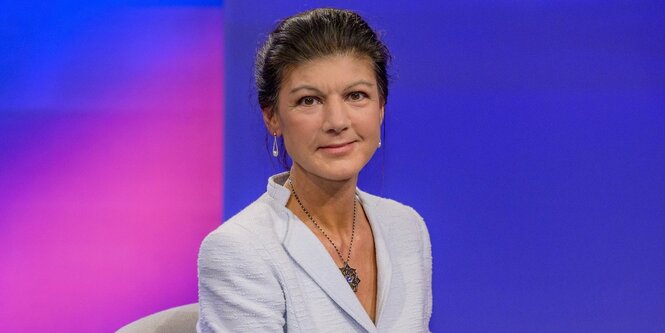 Sahra Wagenknecht in der Kulisse der Talkshow "Maischberger"