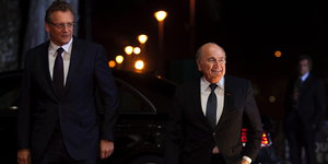Valcke (l) und Blatter (r) vor einem portugiesischen Casino