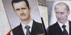 Ein Plakat zeigt Bashar al-Assad und ein Plakat Russlands Präsident Putin