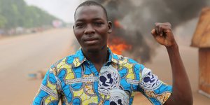 Ein Putschgegner in Ouagadougou.