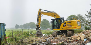 Ein Bagger auf einer Baustelle