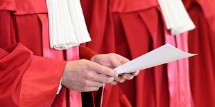 Der Erste Senat des Bundesverfassungsgerichts verkündet das Urteil zu Zeugnisvermerken bei Legasthenikern