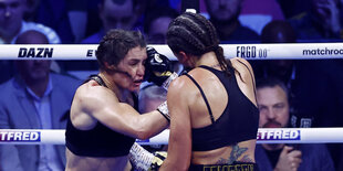 Katie Taylor im Boxkampf gegen Chantelle Cameron