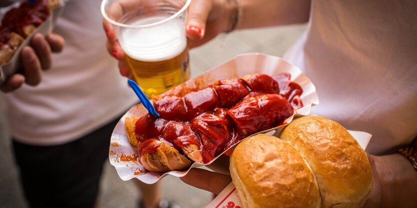 Bier, Wurst und Arschbrötchen im Stadion