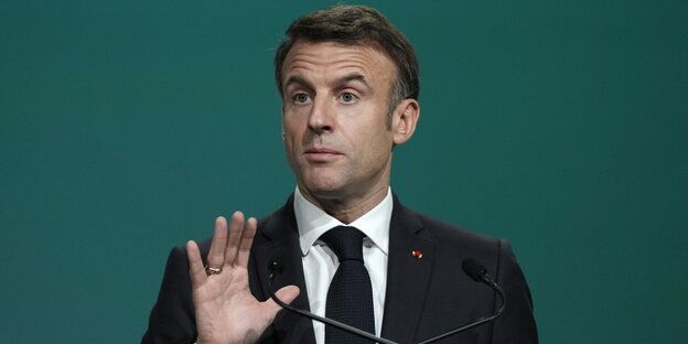 Emmanuel Macron, Präsident von Frankreich, spricht am Rednerpult