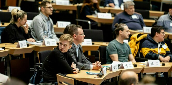 Menschen im Parlament