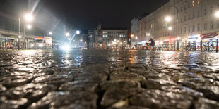 Der Hermannplatz in Neukölln bei Nacht