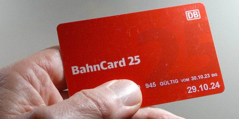 Eine rote Bahncard 25