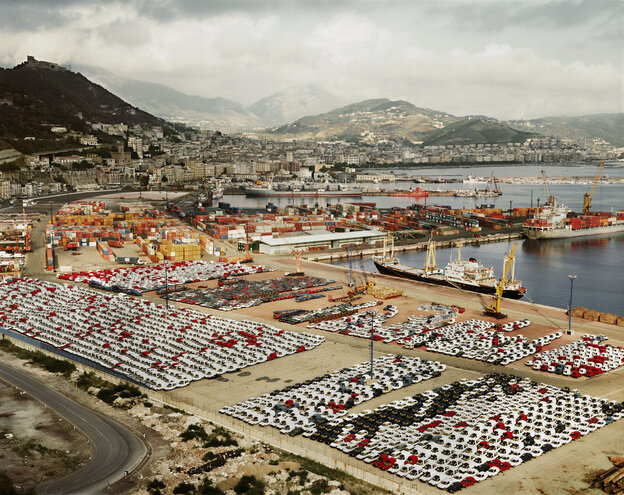 Weiter Blick auf den Hafen von Salerno