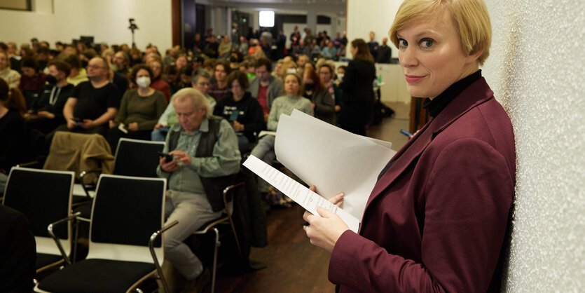 Das Bild zeigt Nina Stahr, die schon von 2016 bis 2021 Landesvorsitzende war und die Berliner Grünen nun erneut anführt