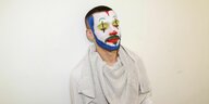 Ariel Efraim Ashbel als Clown geschminkt