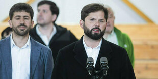 Gabriel Boric, Präsident von Chile, spricht vor der Presse.