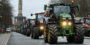 Landwirte mit ihren Traktoren protestieren in Berlin.