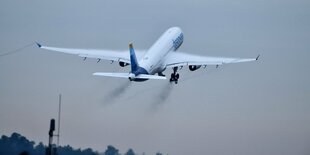 Startender Jet am Frankfurter Flughafen.