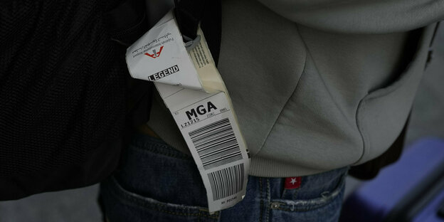 Der Gepäckaufkleber eines indischen Passagiers zeigt das Ziel Manuagua (MGA), doch musste er stattdessen nach Mumbai fliegen
