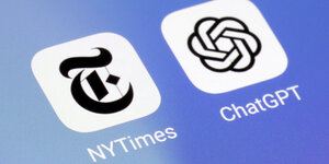 Die App-Icons der NYTimes- und ChatGPT-App auf einem Smartphone-Bildschirm