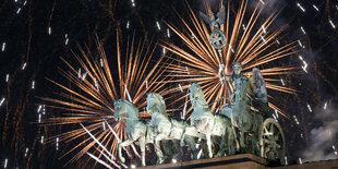 Feuerwerk über dem Brandenburger Tor