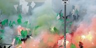 Beim Derby zwischen Preußen Münster und dem VfL Osnabrück am 7. Februar 2015 zünden Münsteraner Fans Bengalische Feuer im Fanblock auf der Tribüne.