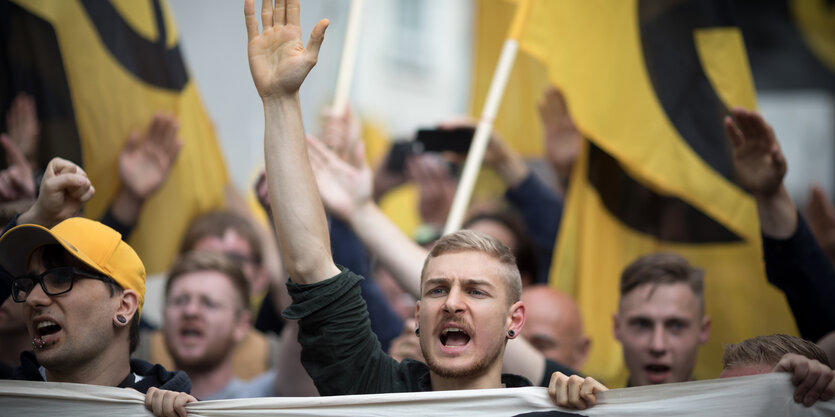 Aktivisten der Identitären Bewegung bei einer Demo 2017