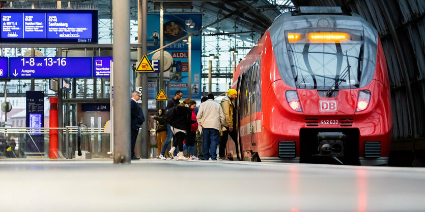 Regionalzug im Berliner Hauptbahnhof