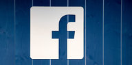Das Facebook-Logo an der Hamburger Facebook-Zentrale