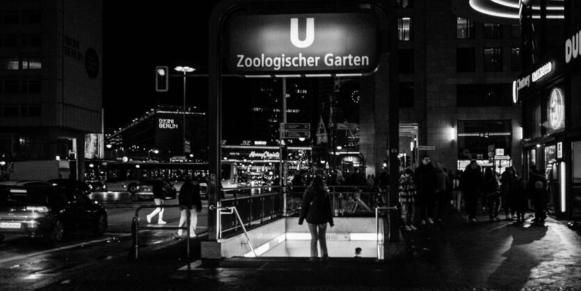 Eingang zur U-Bahn am Zoologischen Garten, Berlin