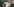 Ski Aggu mit schwarzer Maske in blauer Trainingshose
