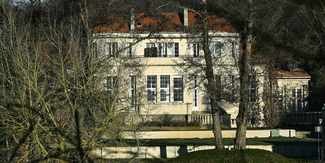 Herrschaftliche Villa an einem See gelegen