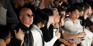 Luxuslabel Dolce & Gabana präsentiert seine Herbst/Winter Mode. Mit dabei: Supermilliardär Jeff Bezos.