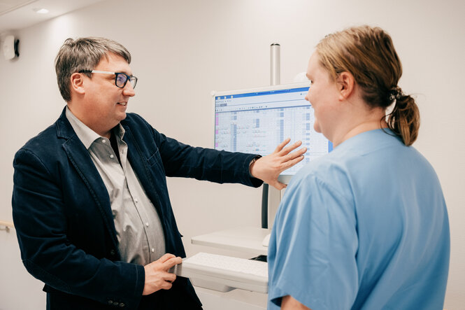 Henrik van Gellekom, Pflegedienstleiter und Franziska Salge, Pflegekraft im Klinikum Bielefeld