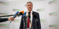 GDL-Vorsitzender Claus Weselsky bei einer Pressekonferenz.