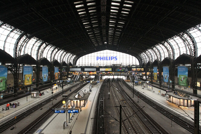 Leerer Hauptbahnhof Hamburg.