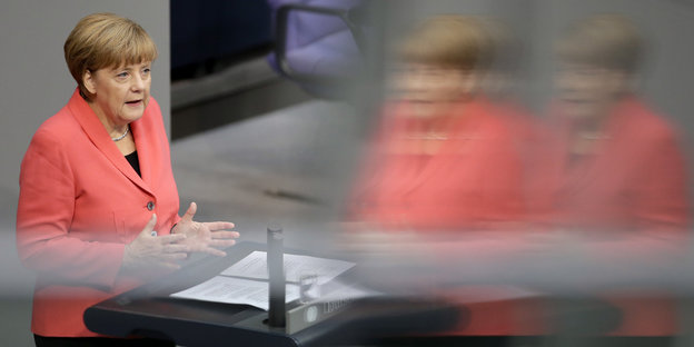 Die Bundeskanzlerin am Donnerstag hinter dem Rednerpult des Bundestages