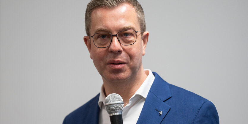 Das Bild zeigt Finanzsenator Stefan Evers.