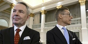 Pekka Haavisto (links) und Alexander Stubb bei einer Veranstaltung.