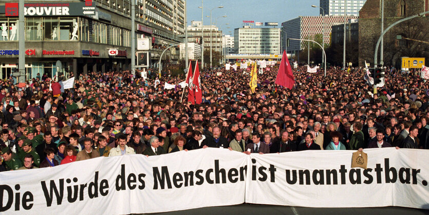 Sehr große Demonstration.