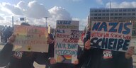 Schülerinnen demonstrieren gegen Rechts in Hellersdorf