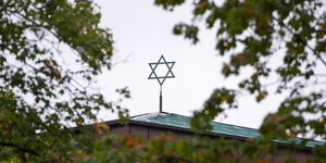Davidstern auf dem Dach der Synagoge Hohe Weide in Hamburg