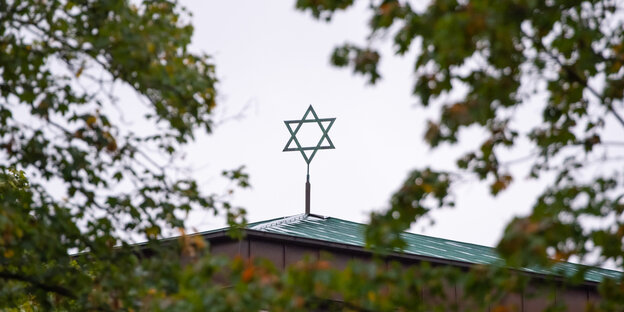 Davidstern auf dem Dach der Synagoge Hohe Weide in Hamburg
