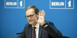 Michael Müller (SPD), ehemals Regierender Bürgermeister von Berlin, spricht bei einer Pressekonferenz.