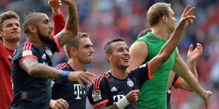 Nach dem Spiel: die Mannschaft des FC Bayern München.