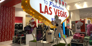 Super-Bowl-Werbung in einem Geschäft in Las Vegas.