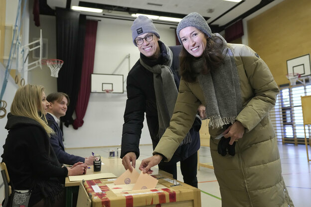 Alexander Stubb and wife Suzanne Innes-Stubb casting their vote.