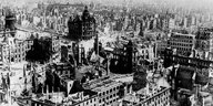 Luftaufnahmen der zerstörte Altstadt von Dresden nach dem 2. Weltkrieg.