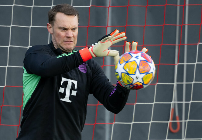 Torwart Neuer beim Training.