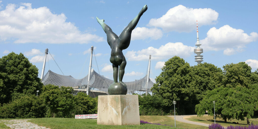 „Artistische Equili­bristik“: die Plastik „Olympia Triumphans“ im Münchner Olympiapark.