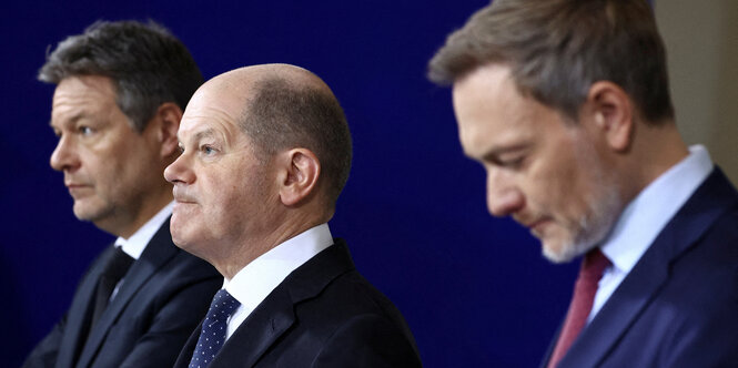 Habeck, Scholz und Lindner bei einer Pressekonferenz.