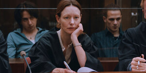 Die Anwältin Anna Goldmann bei Gericht, Filmstill aus "ZEIT Verbrechen"
