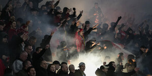 Schreinde Fans des PSV Eindhoven am 20. Februar 2024 im Philips Stadion.