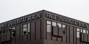 Der Schriftzug «Freie Universität Berlin»